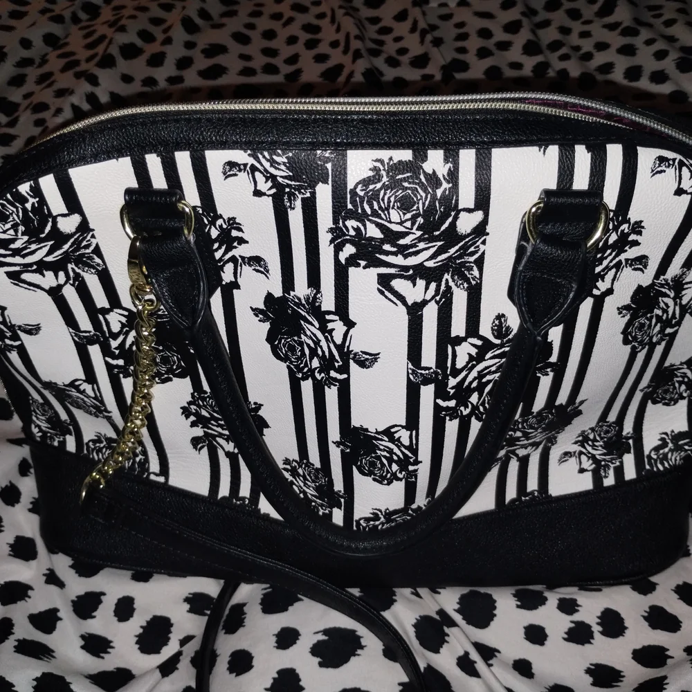 Betsey Black and White Floral Handbag - Picture 7 of 7